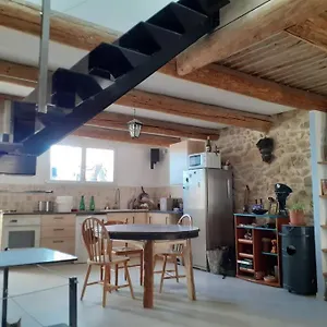  Hébergement de vacances Maison Restauree A L'ancienne Avec Terrasse France